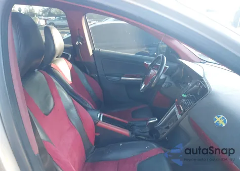 2017 Volvo Xc60 T5 Inscription from USA, damaged, VIN YV440MDU7H2008972